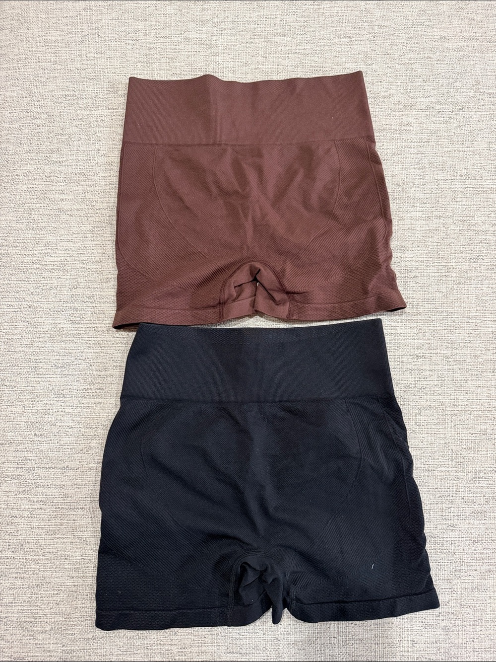 AMAZON WORKOUT SCRUNCH SHORTS 2CT SIZE M